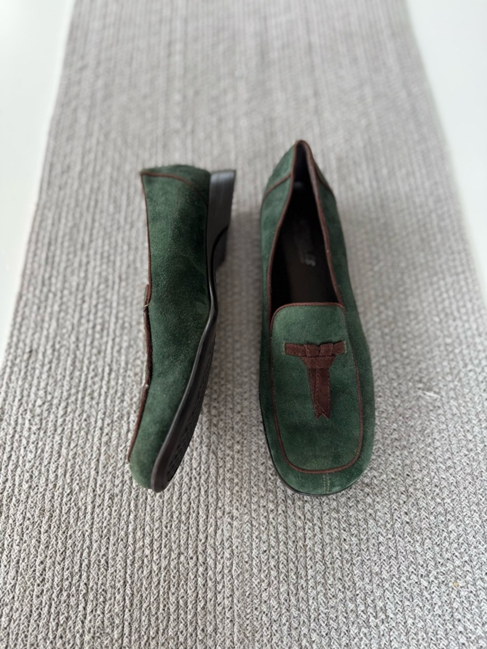 Vintage 90s Aerosoles Forest Green Brown Suede with Tassel Detail Sz 9